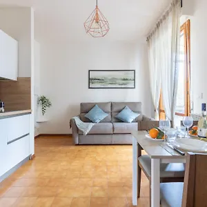 Guesthost - Pisa Cisanello - Comfy Apartment With Balcony!